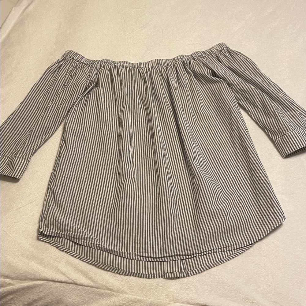 EUC 14th & Union 100% Cotton Off Shoulder Backwards Button Down Top